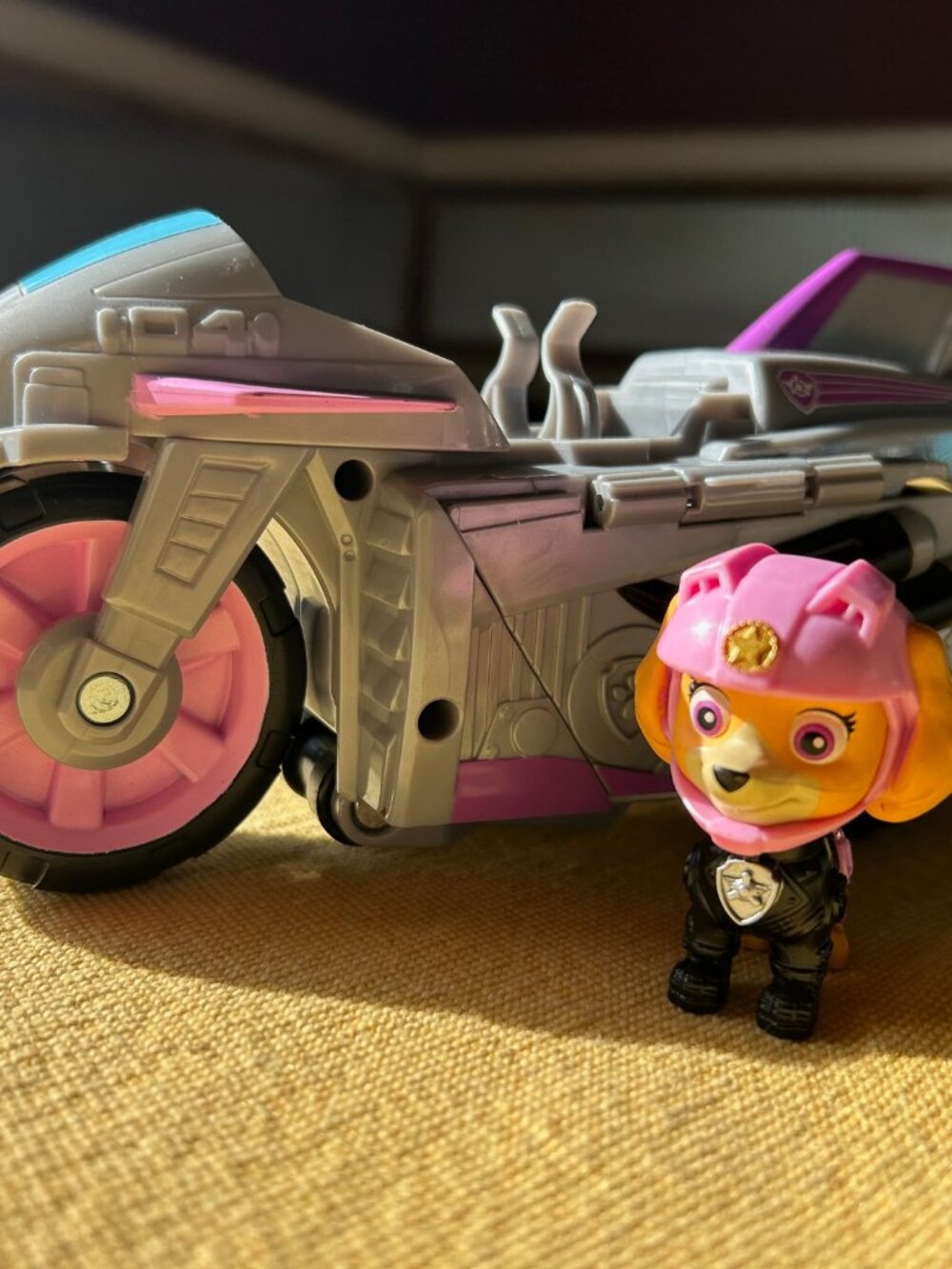 Paw Patrol Moto Pups  SKYE Deluxe Motorcycle Pull Back Vehicle & pup